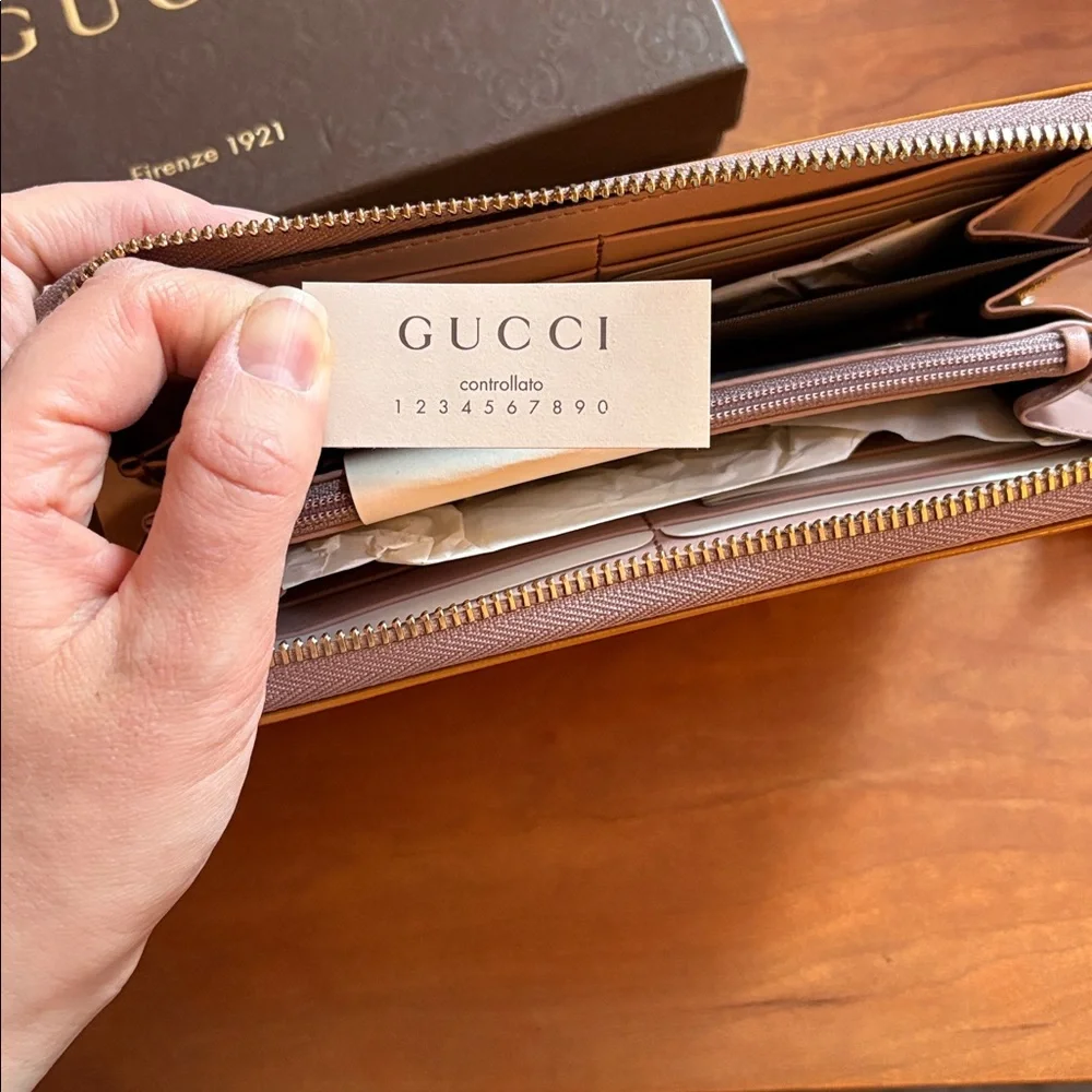 Brand new Gucci Soho Vernice Naplack zip around wallet - Picture 9 of 11